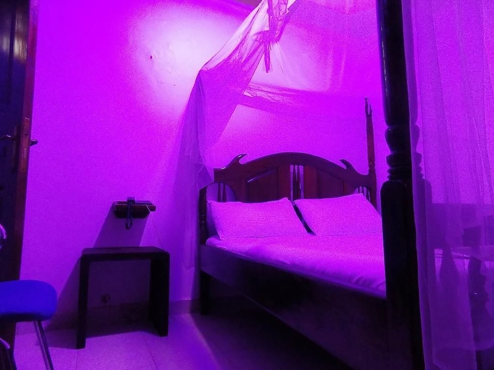 Star Royal Motel 8/18