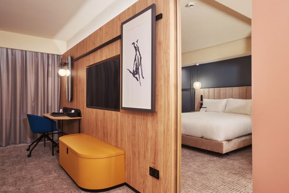 غرفة قياسية بسرير كينج بإطلالة على المدينة بشرفة، voco Malta by IHG 5/10
