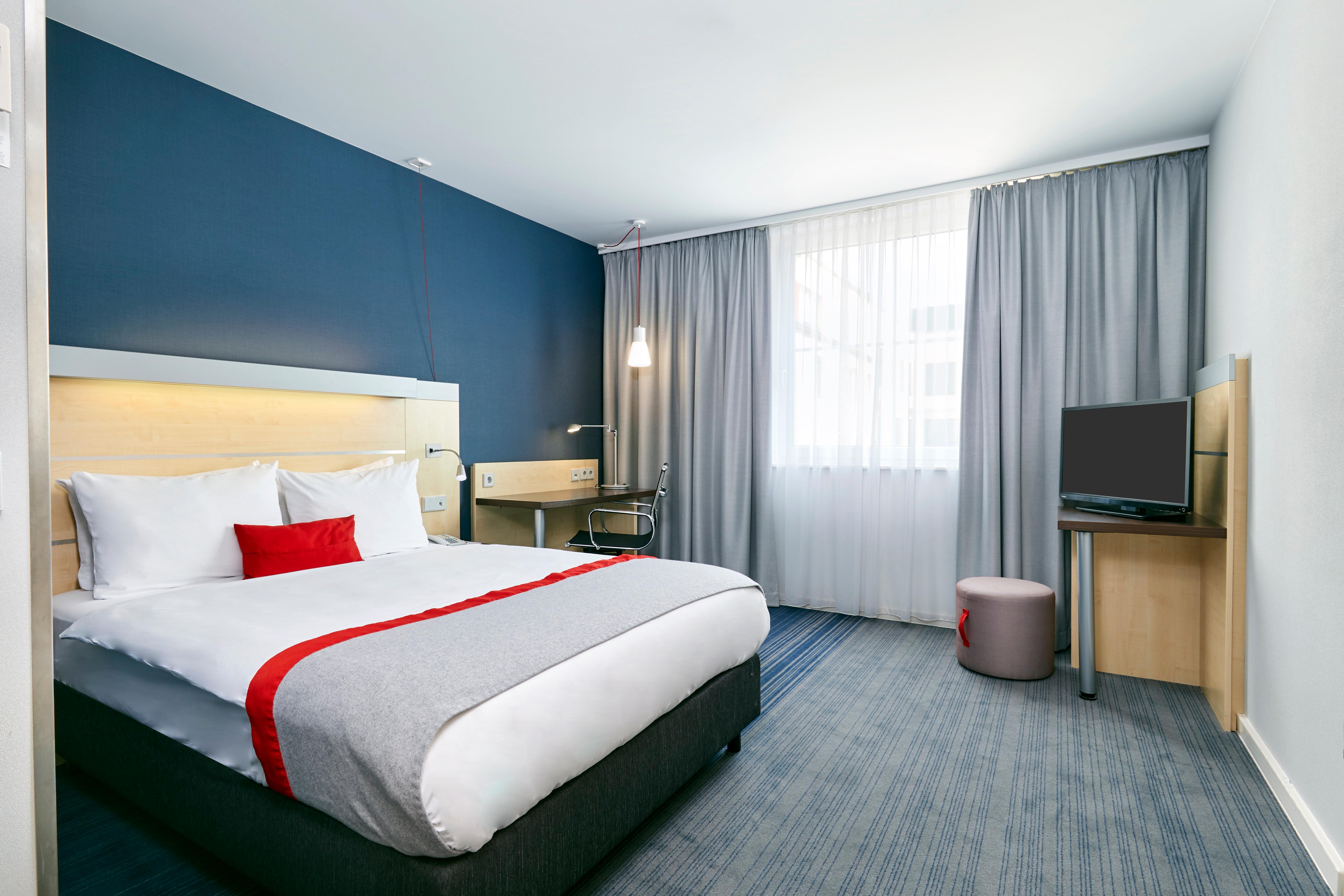 Room, Queen Bed