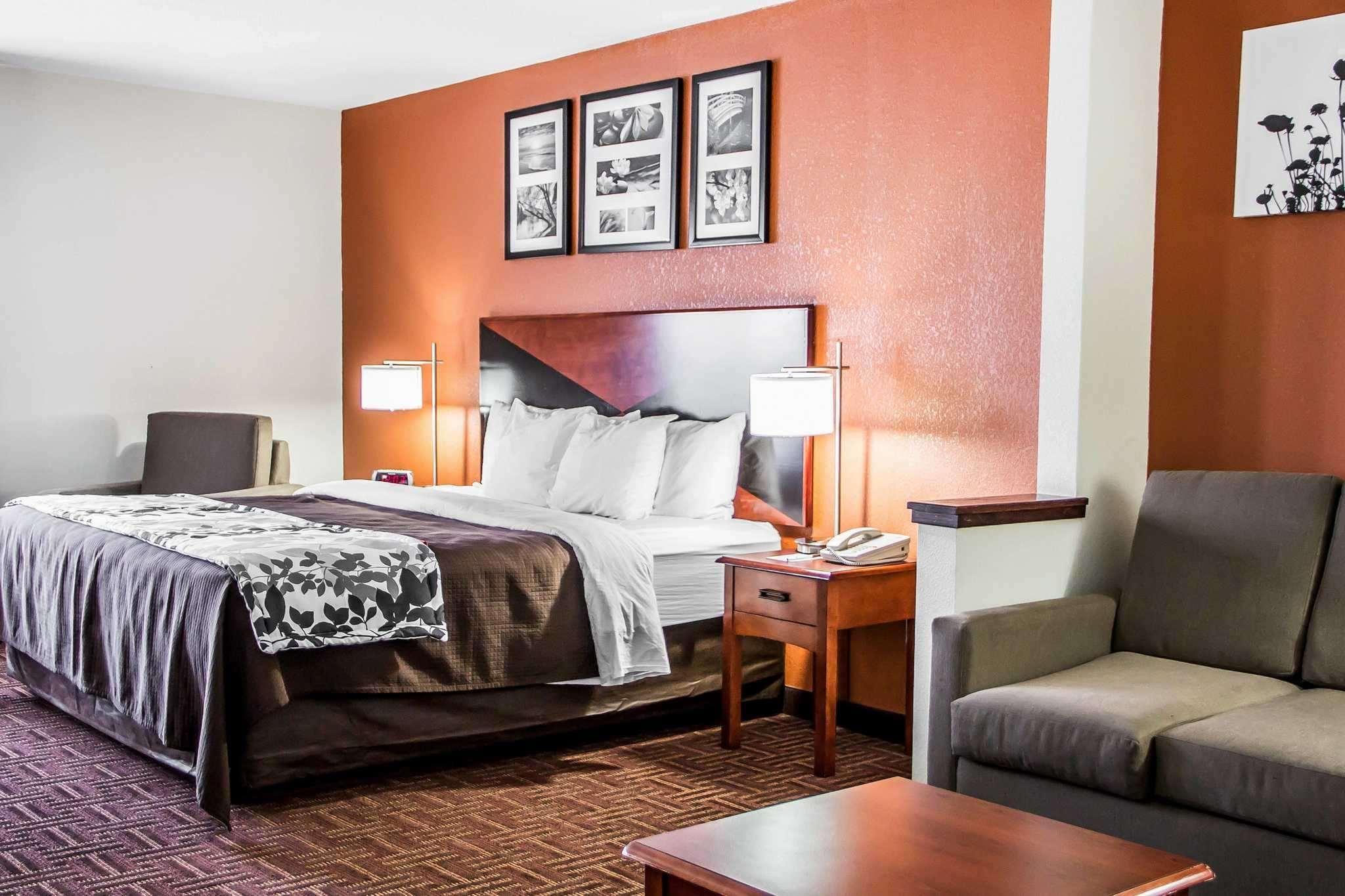 SUITE, KING BED