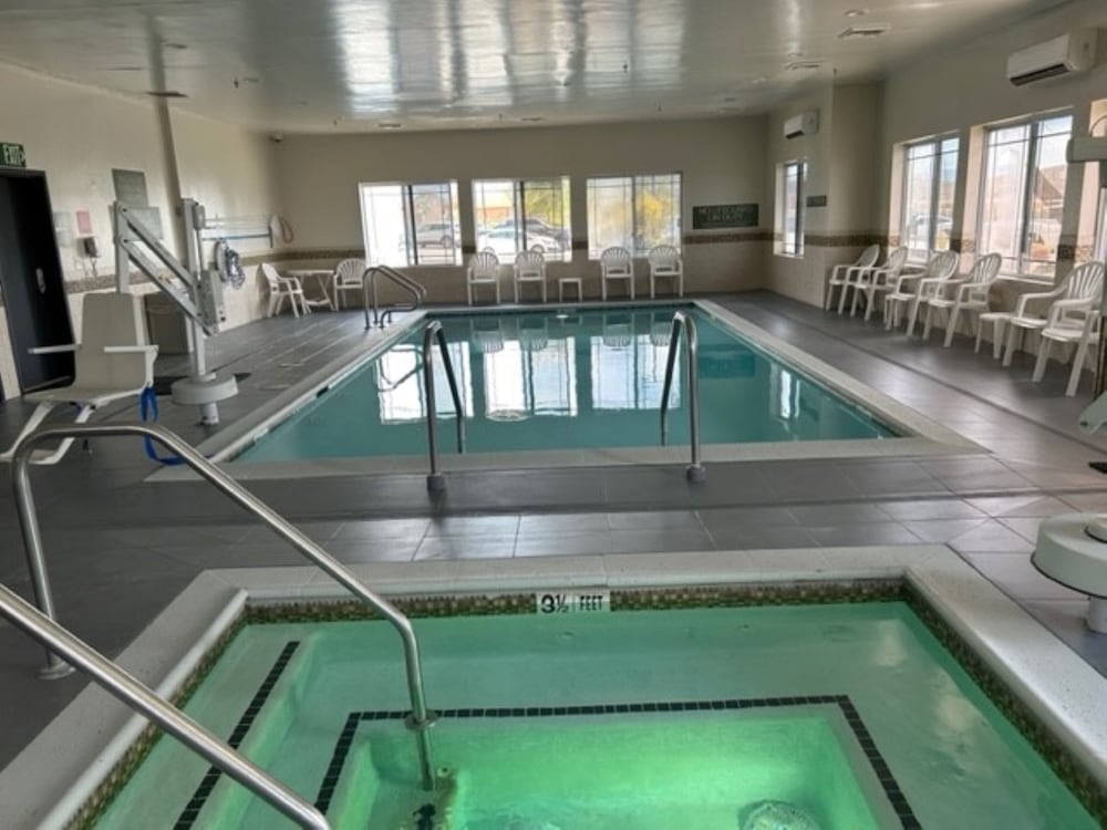 Holiday Inn & Suites Barstow 22/48