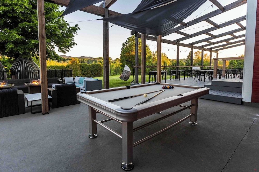 ESTRIMONT SUITES & SPA 52/61