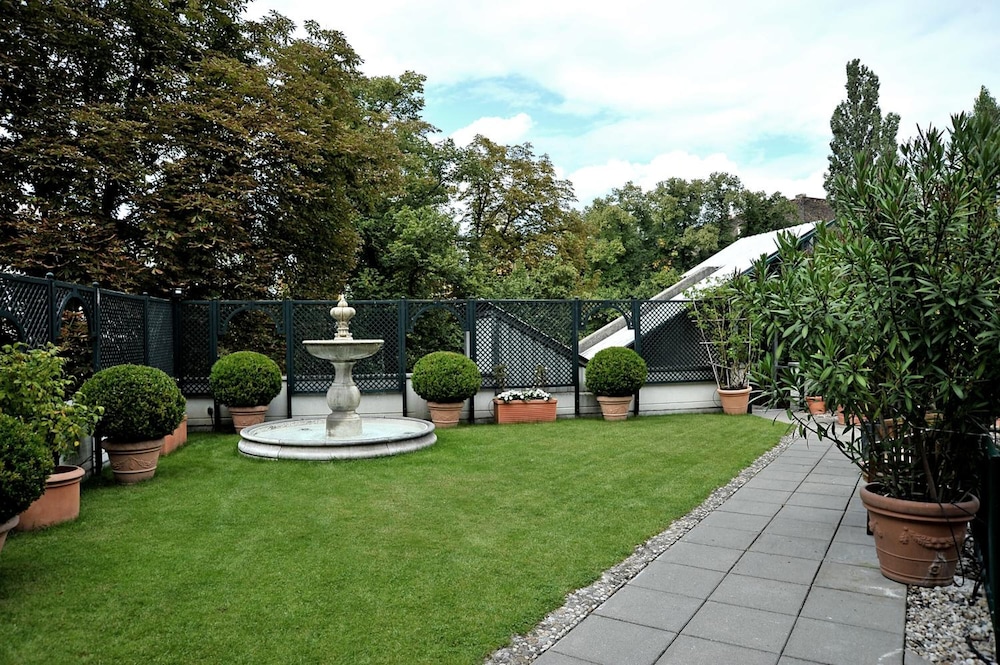 Hotel Ludwig van Beethoven 5/50