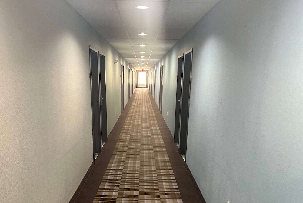 Days Inn by Wyndham Alva 12/24