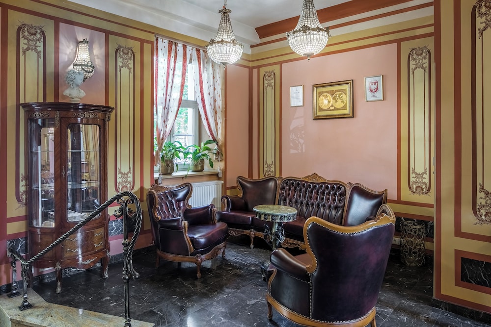 Old Time Hotel 14/22