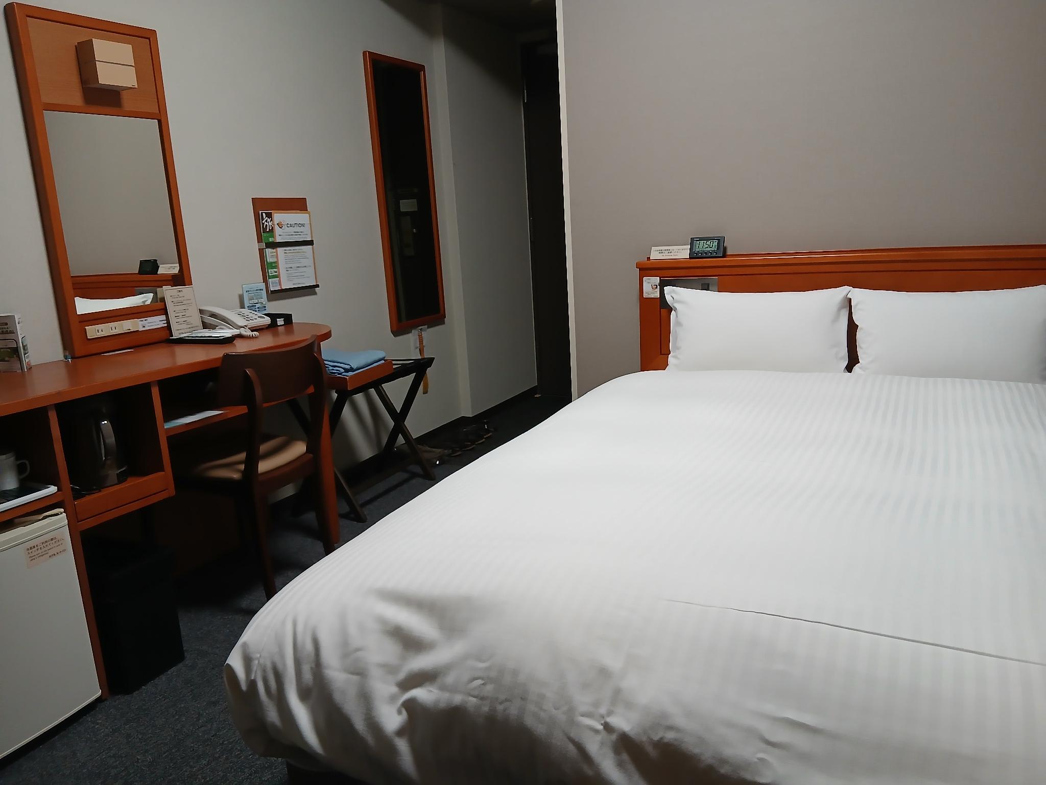 Semi Room, Semi Double Bed, Electronic Cigarette Only, Smoking