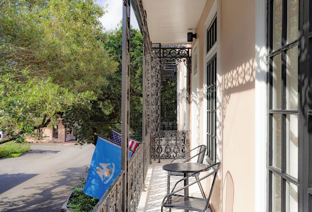 The Garden District Hotel 40/46