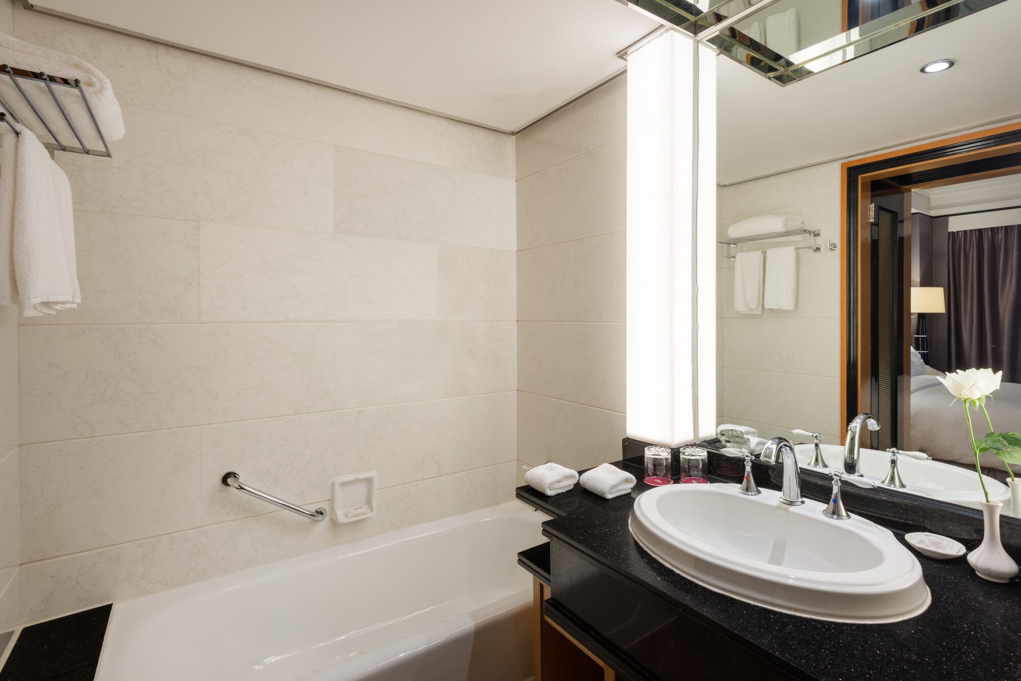 1 Bedroom, Suite, King Bed, Crowne Plaza Chengdu City Center 5/5