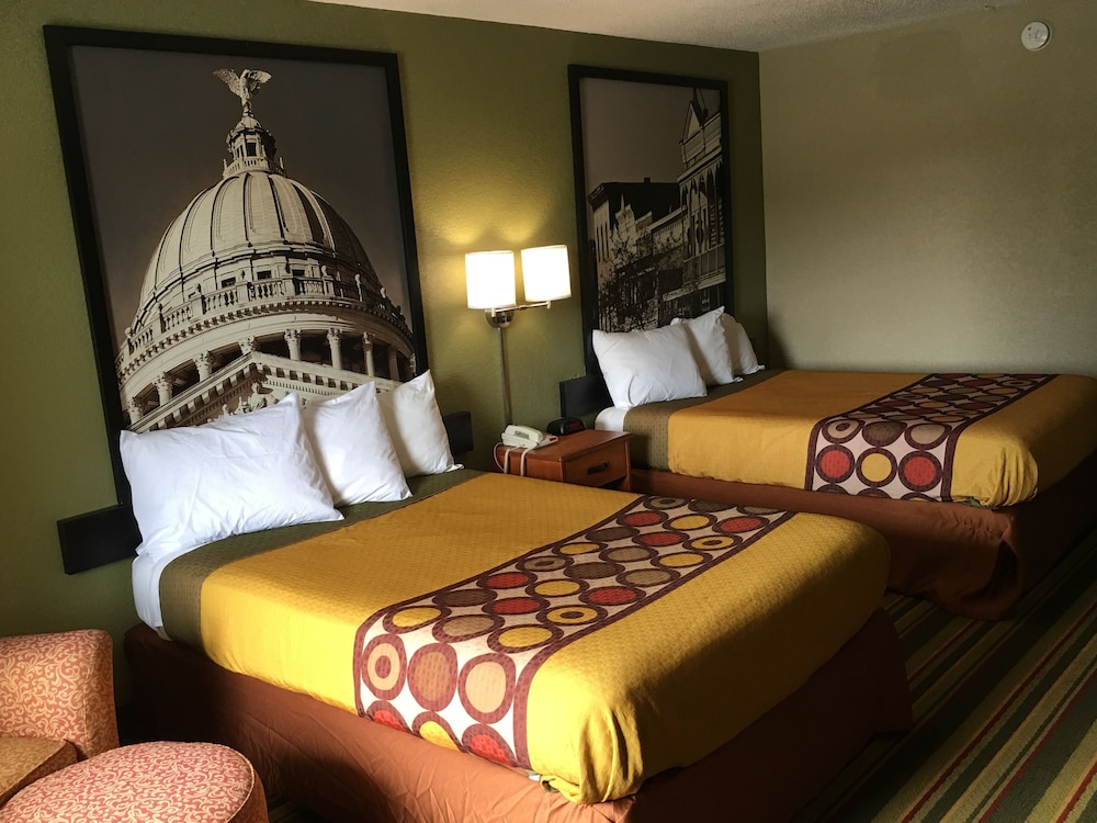 Super 8 by Wyndham Meridian 10/25