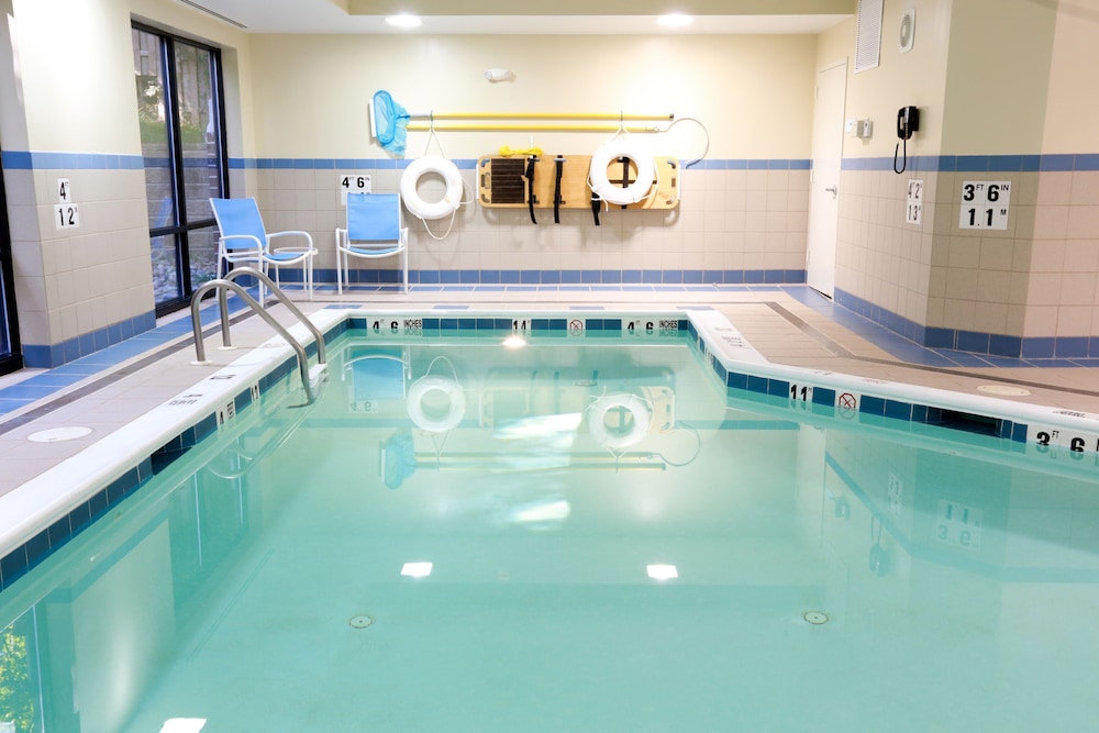 Holiday Inn Express Hotel Suites West Chester 32/76