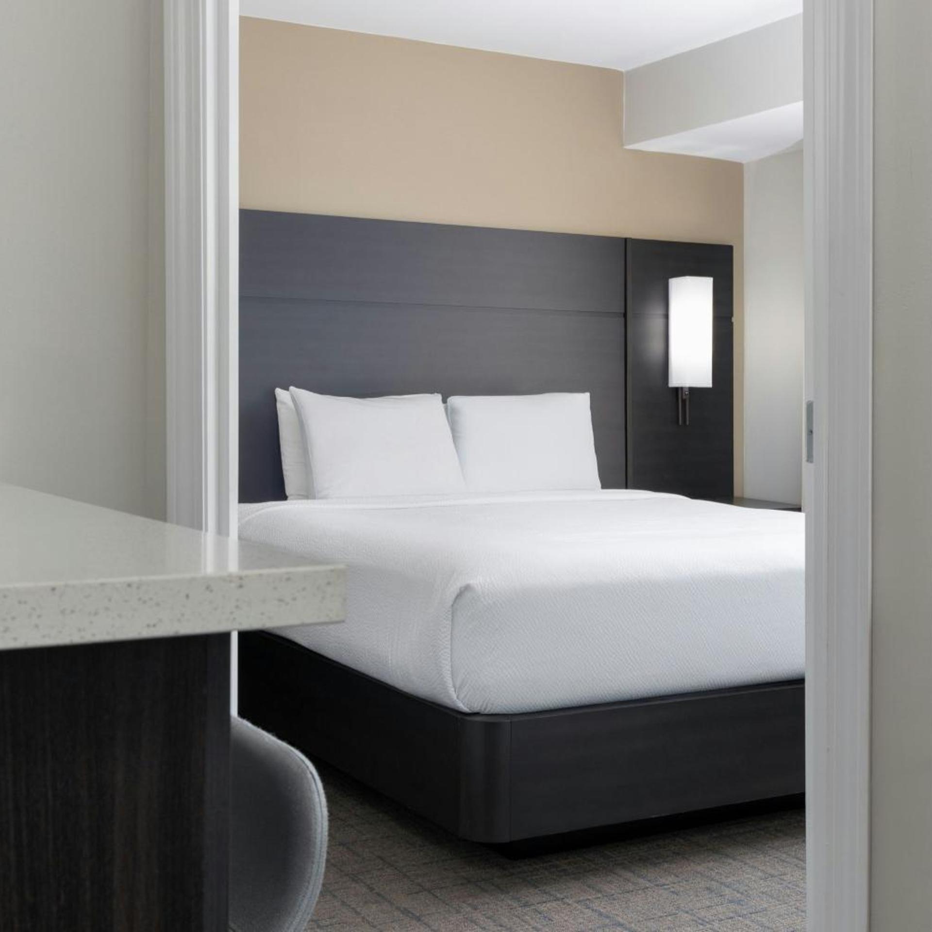 2 Bedrooms, Suite