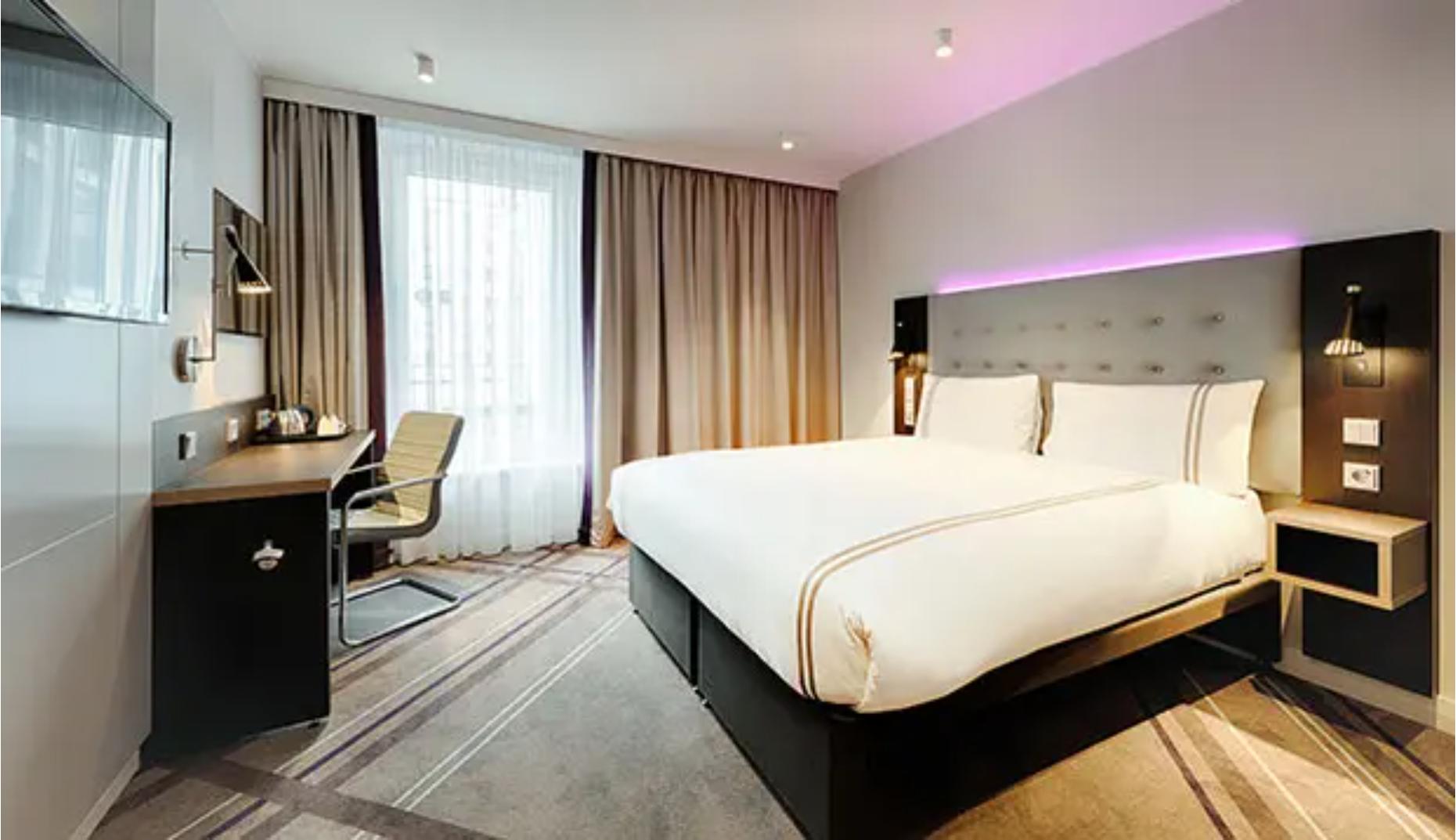 Wet, Double Bed, Accessible