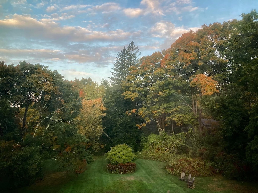 Manor House Bed & Breakfast 69/73