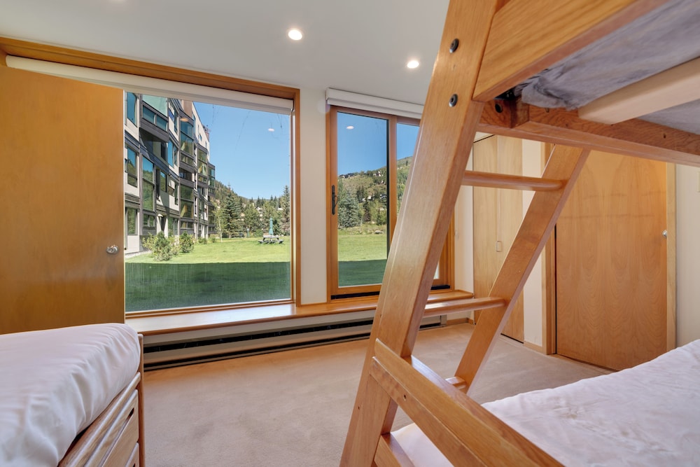 The Vail Spa Condominiums 29/76