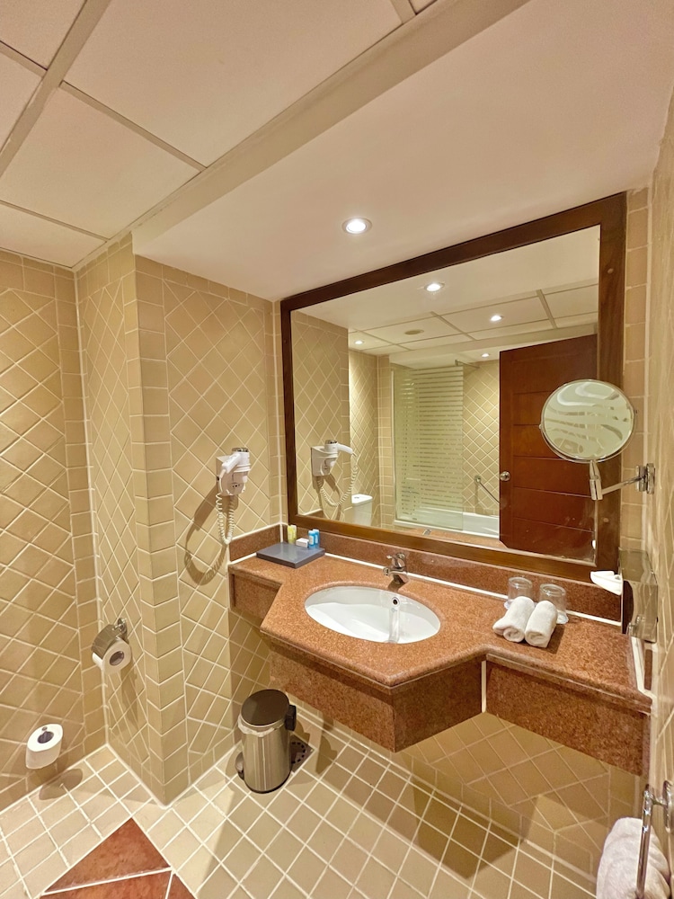 غرفة قياسية بسريرين منفصلين بإطلالة على المسبح، Ivy Cyrene Island Aqua Park Resort 4/4