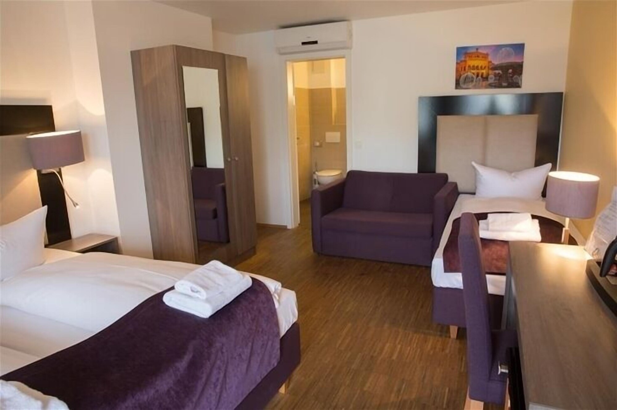 ROOM, TRIPLE