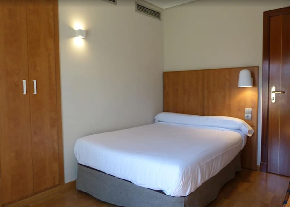 ROOM, SINGLE, SINGLE BED