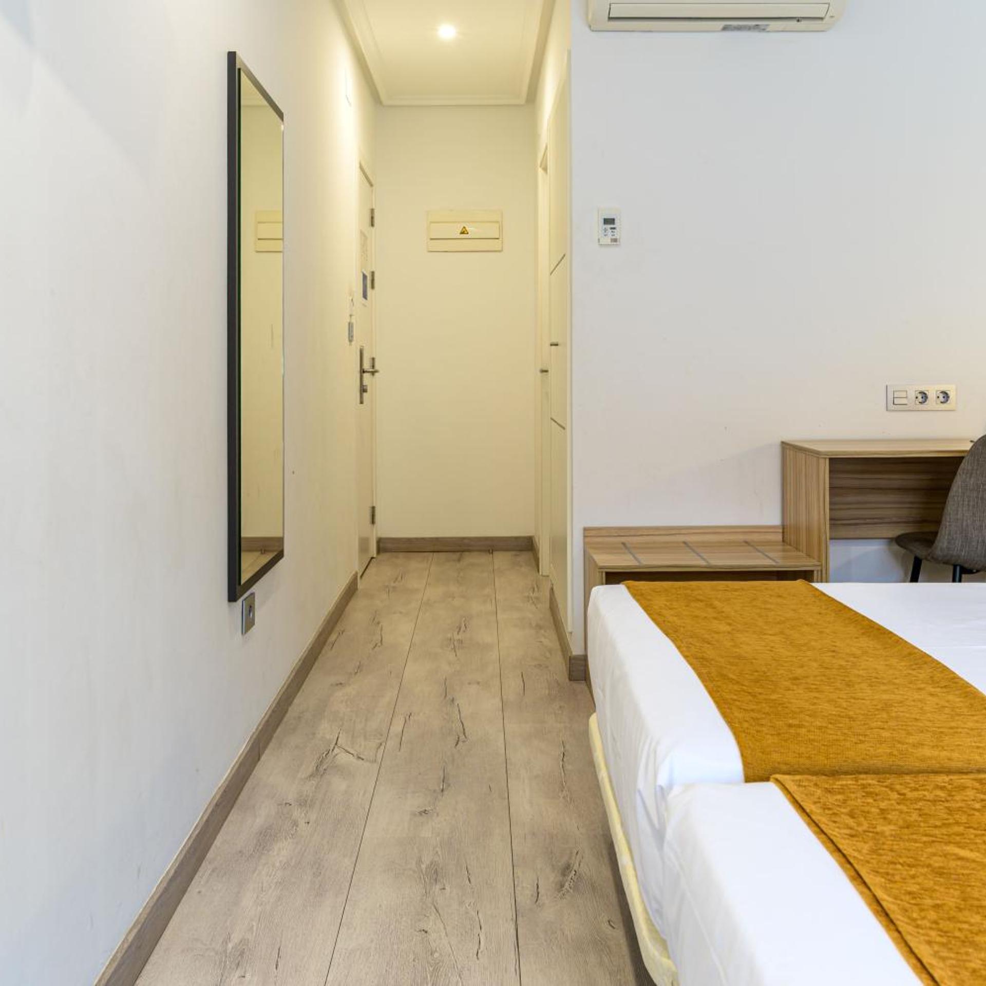 غرفة ثلاثية، Hotel Altiana 4/10