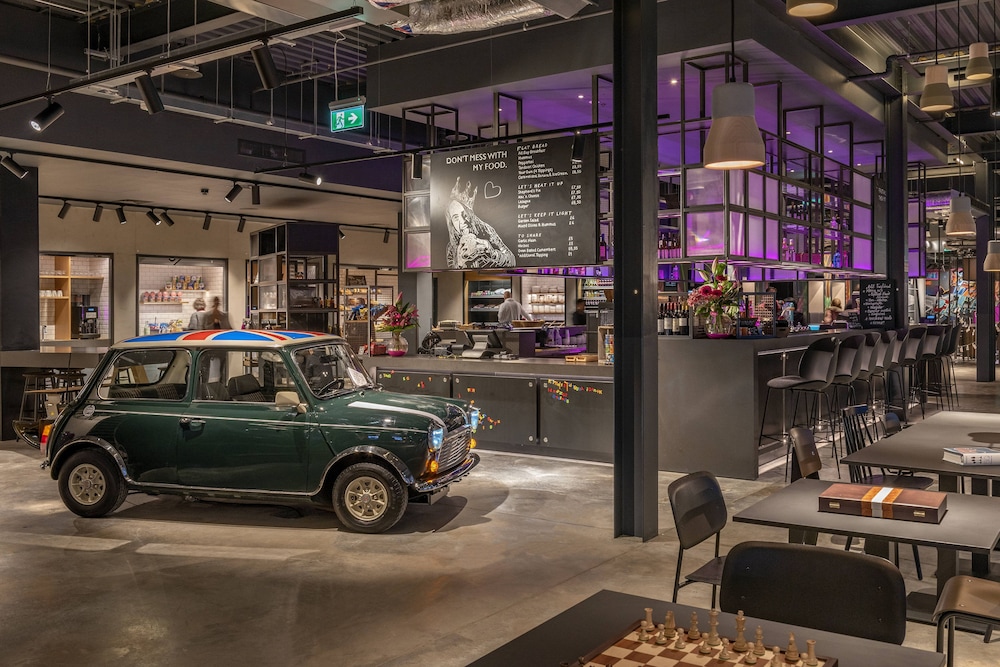MOXY LONDON HEATHROW AIRPORT 22/39