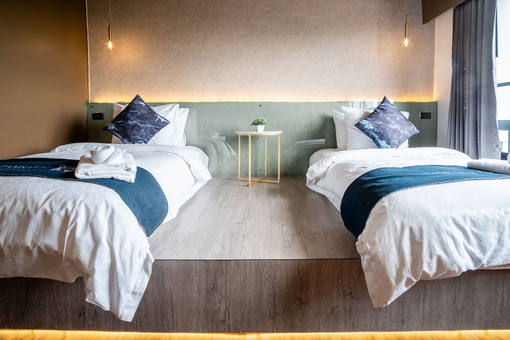 Deluxe, Twin Beds
