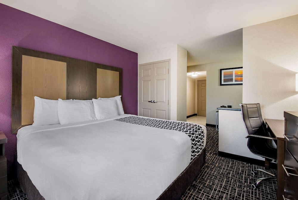 La Quinta Inn by Wyndham West Long Branch 16/43