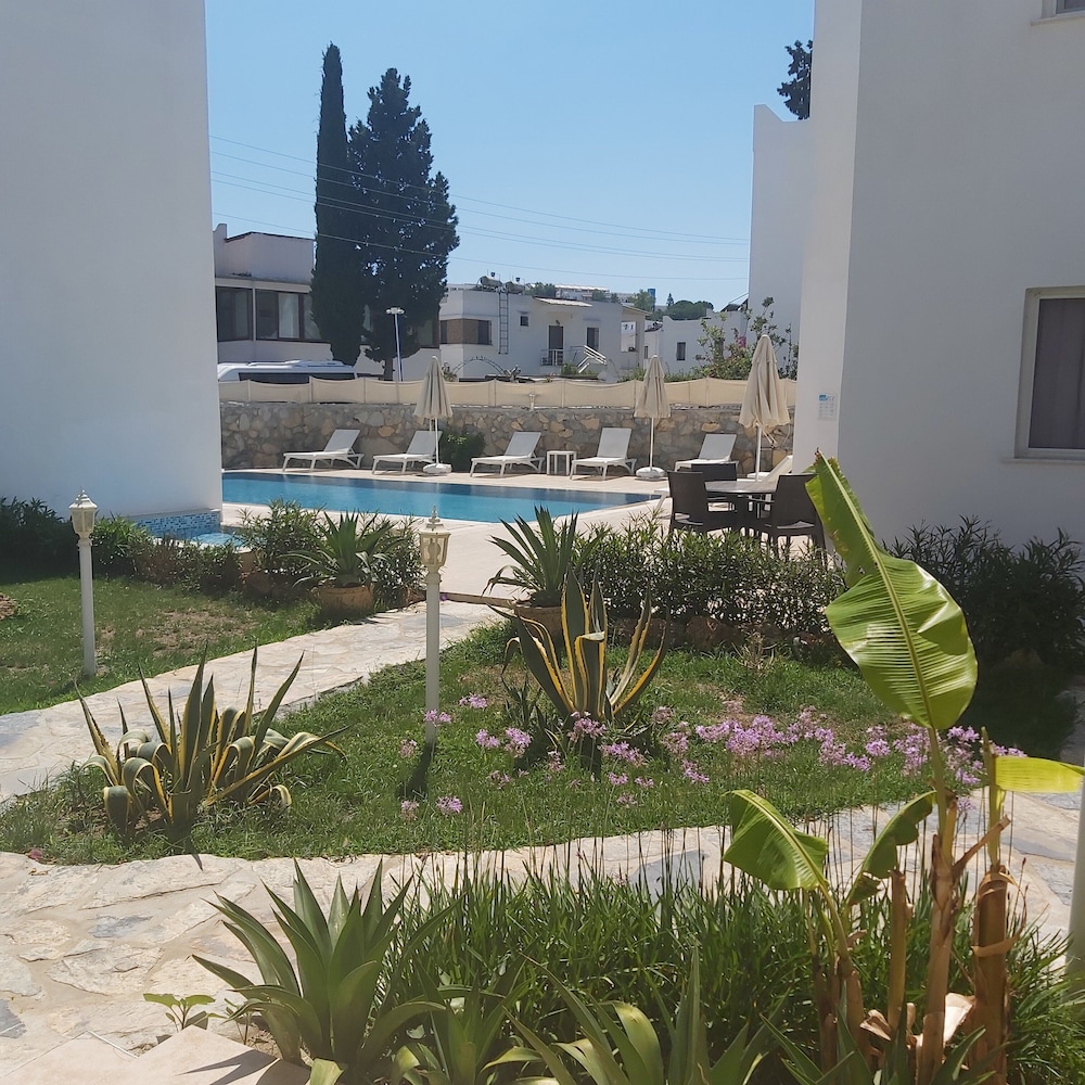 Canna Garden Hotel 4/47