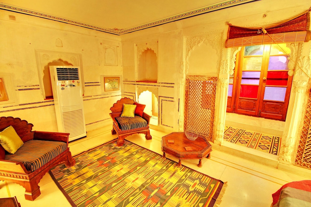 FORT POKARAN HOTEL 11/34