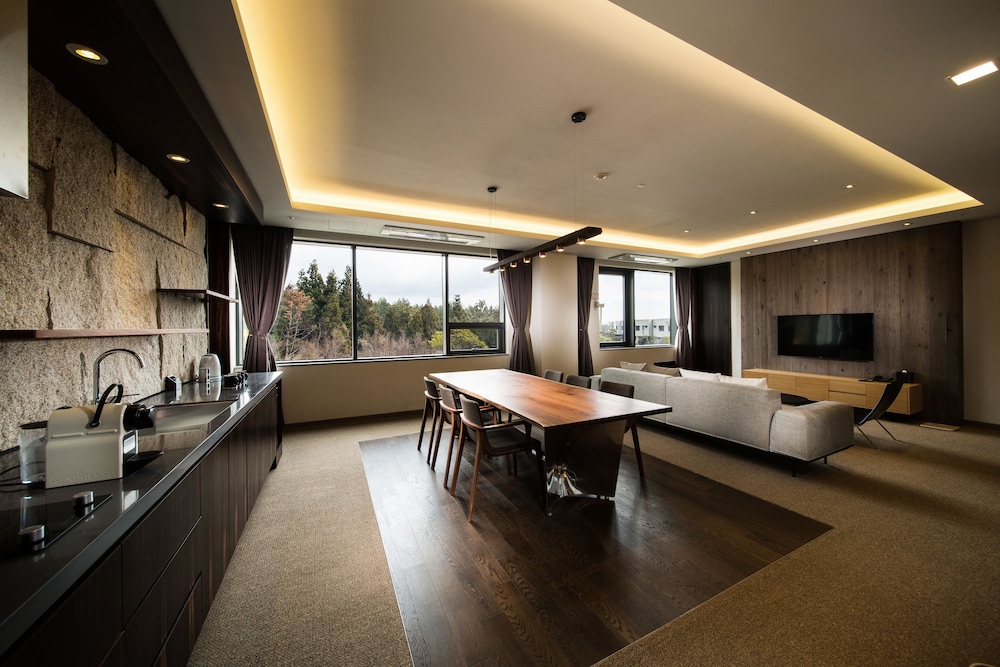 THE ANNEX 51/67