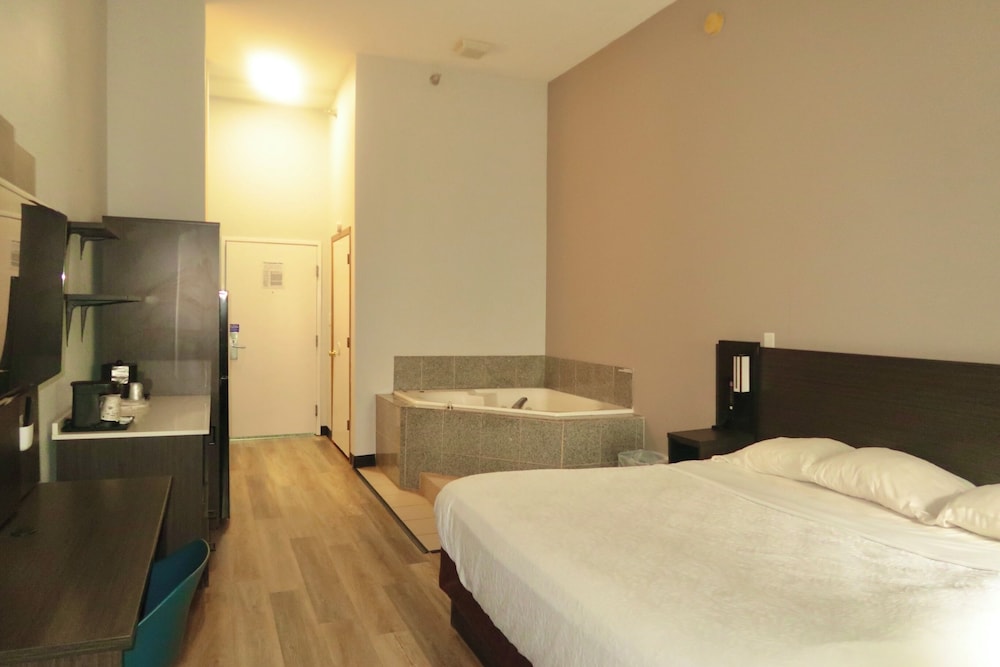Studio6 Suites Elkhart, IN 20/40