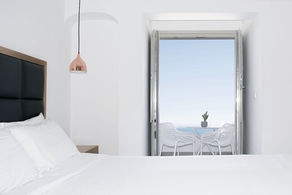 Thireas Hotel 10/69