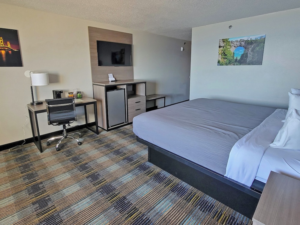 AmericInn by Wyndham Saint Ignace 15/56