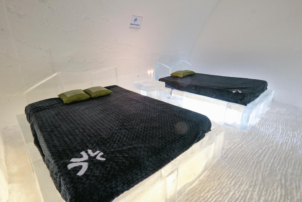 Hotel De Glace (Ice Hotel) 17/36