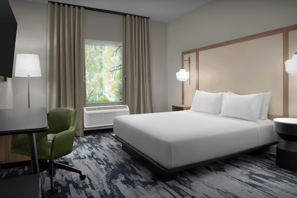 Fairfield by Marriott Inn & Suites Paris 7/25