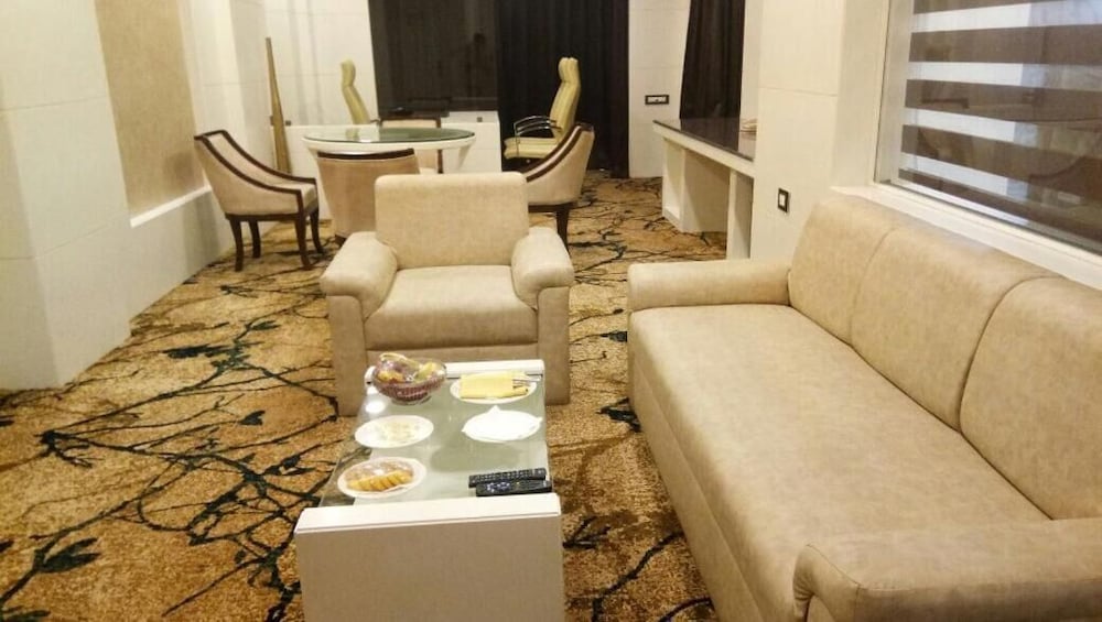 Vijan Mahal 18/30