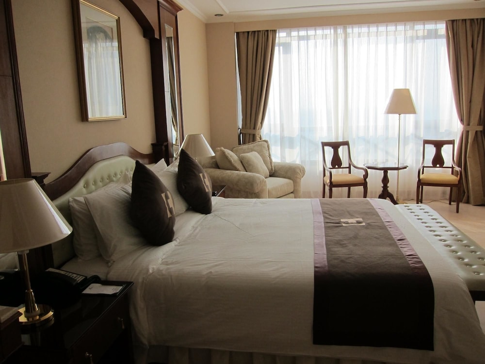 Clifford Hotel 25/32