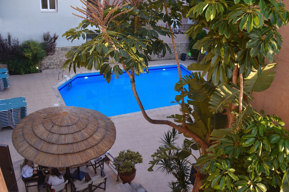 24 Seven Boutique Hotel 38/45