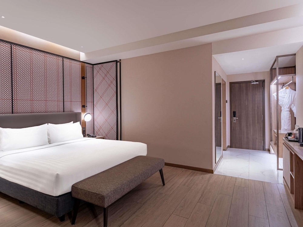 DELUXE, TWIN BEDS, CITY VIEW