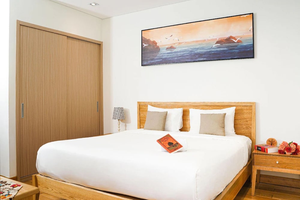 The Ocean Suites 18/50
