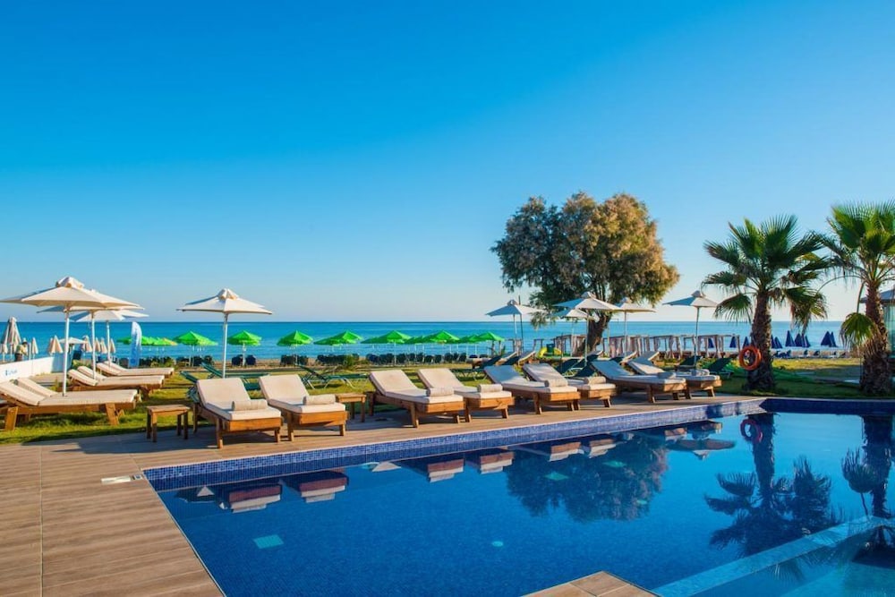 Cretan Beach Resort Hotel 52/57