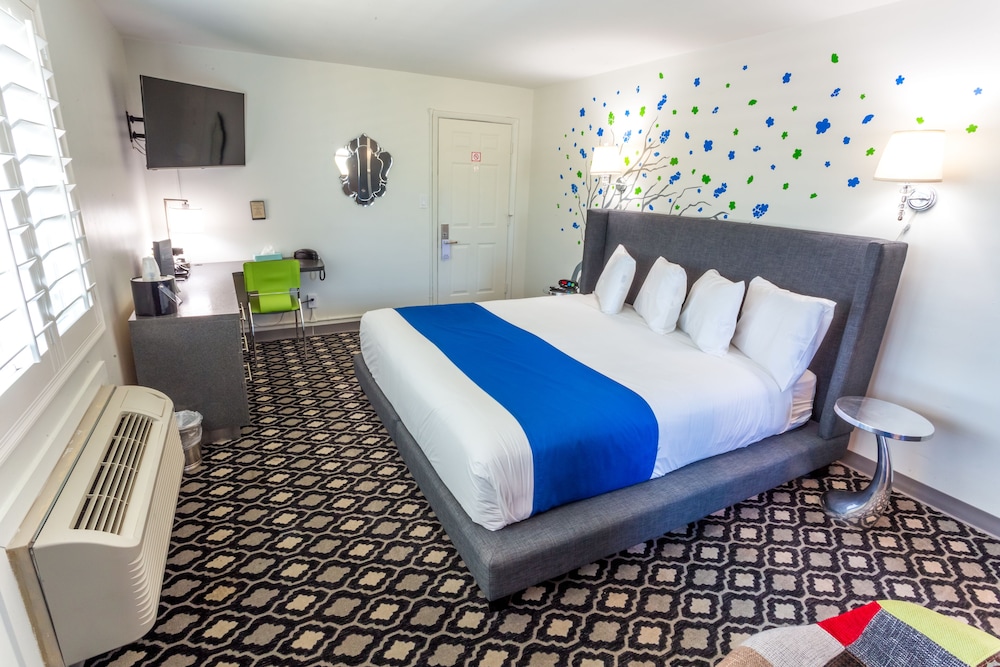 University Inn Tempe 24/45