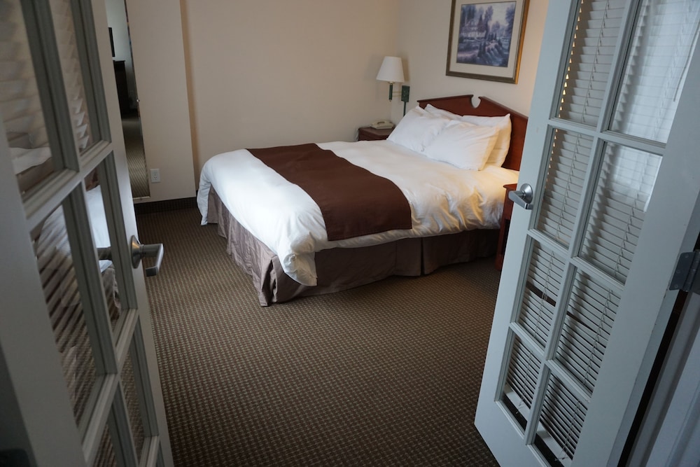 River Hills Hotel 16/66