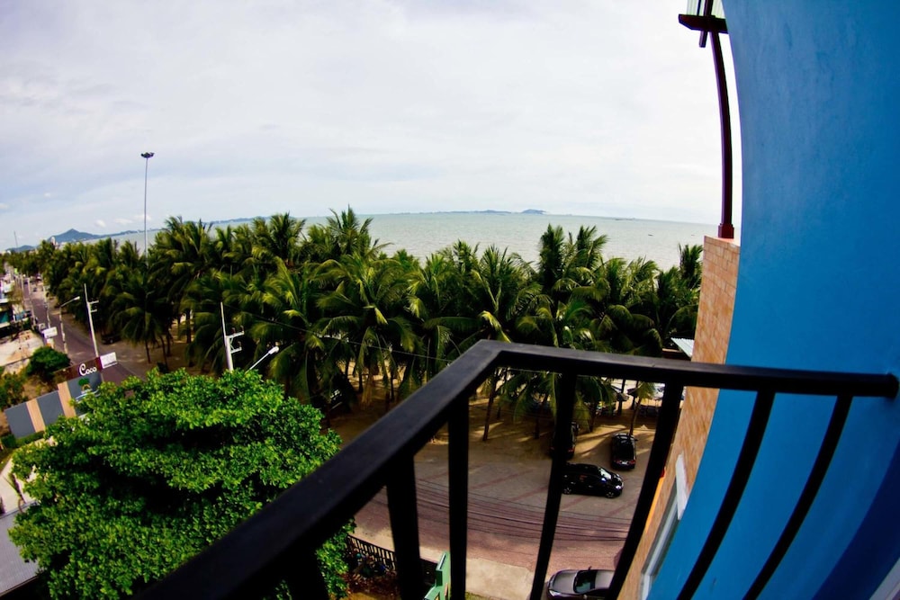 Coasta Bangsaen 56/57