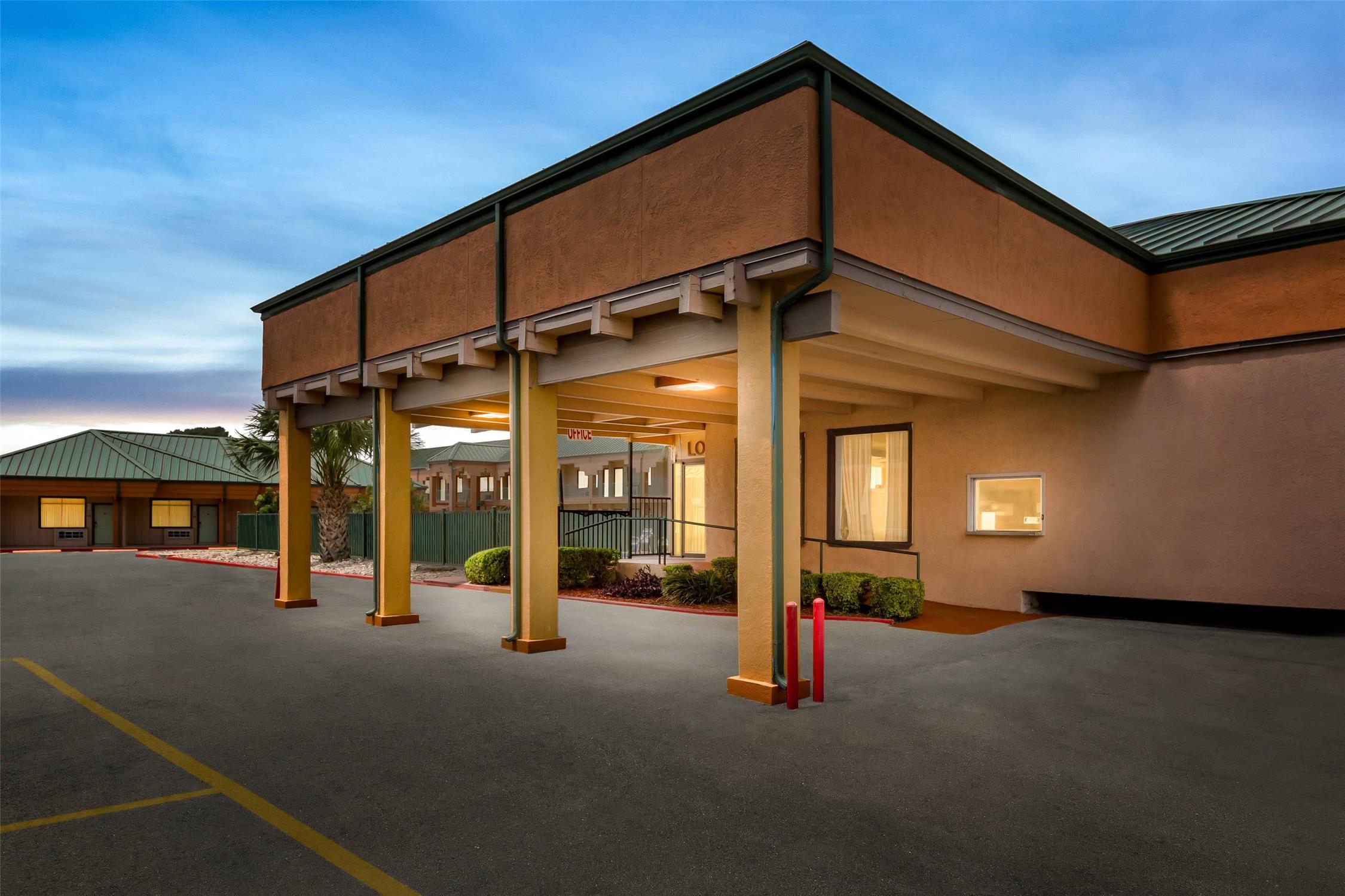 Econo Lodge Del Rio, TX 17/20