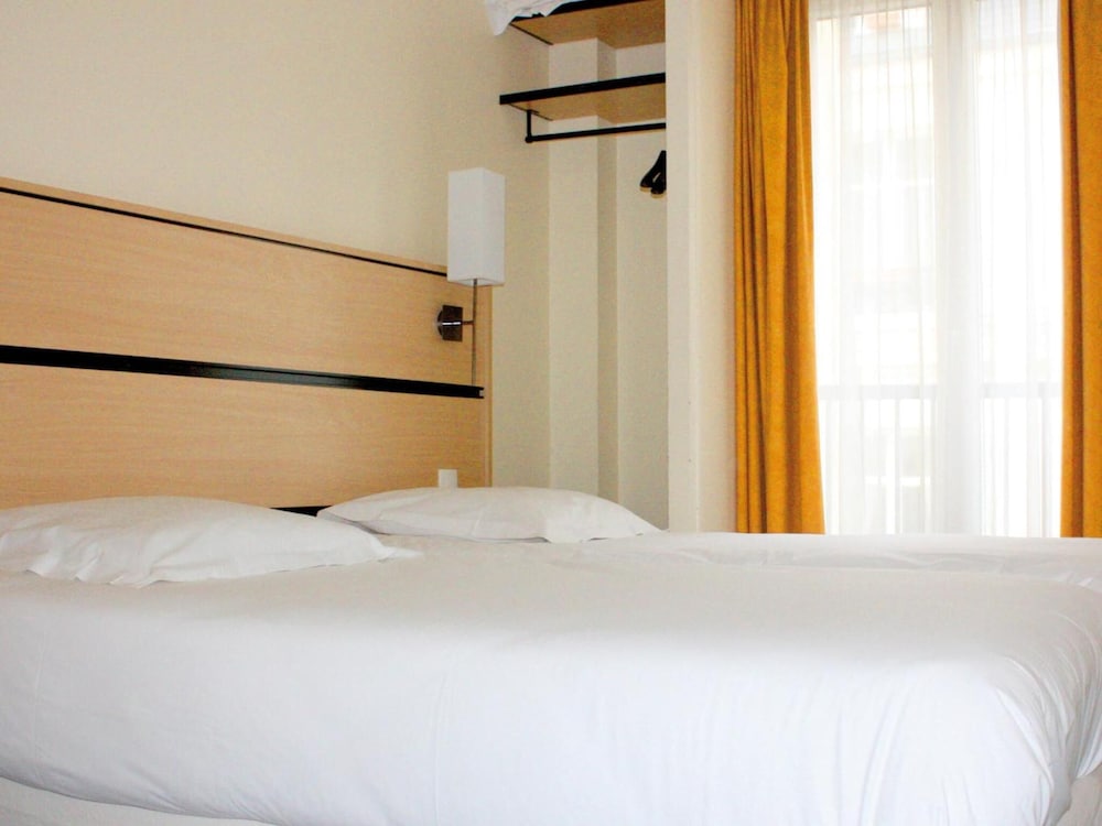 NEW HOTEL SAINT LAZARE 11/45