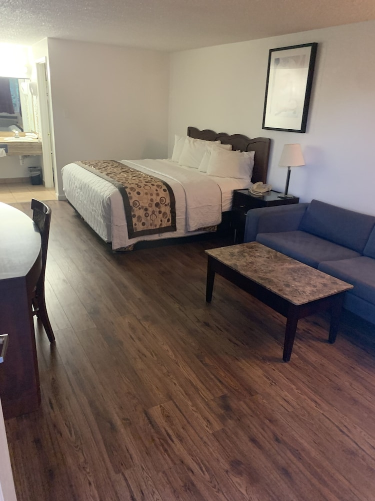 Smokey Point Motor Inn 43/69