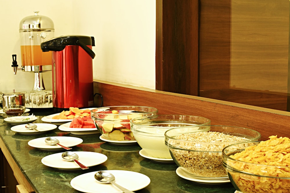 Hotel Royal Suite photo3