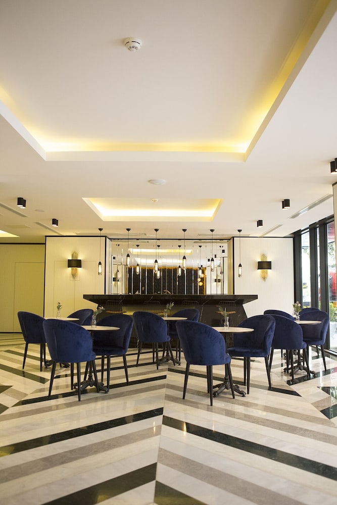 Emen S Hotel 29/48
