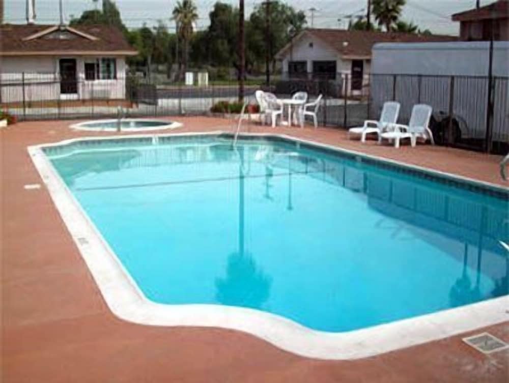 Colony Inn Buena Park 42/64