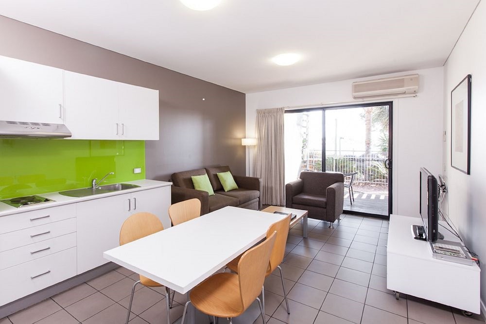 Majestic Oasis Apartments 43/57