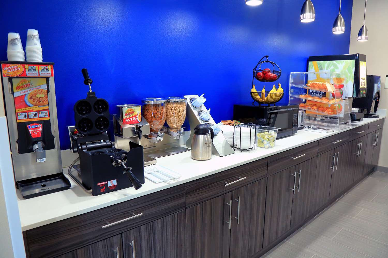 Americas Best Value Inn & Suites Prairieville 8/13
